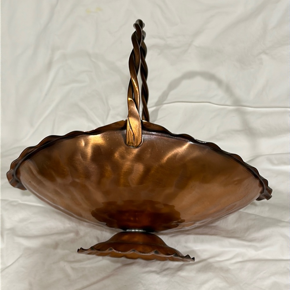 Vintage Hammered copper Gregorian copper basket made in USA  14x11
